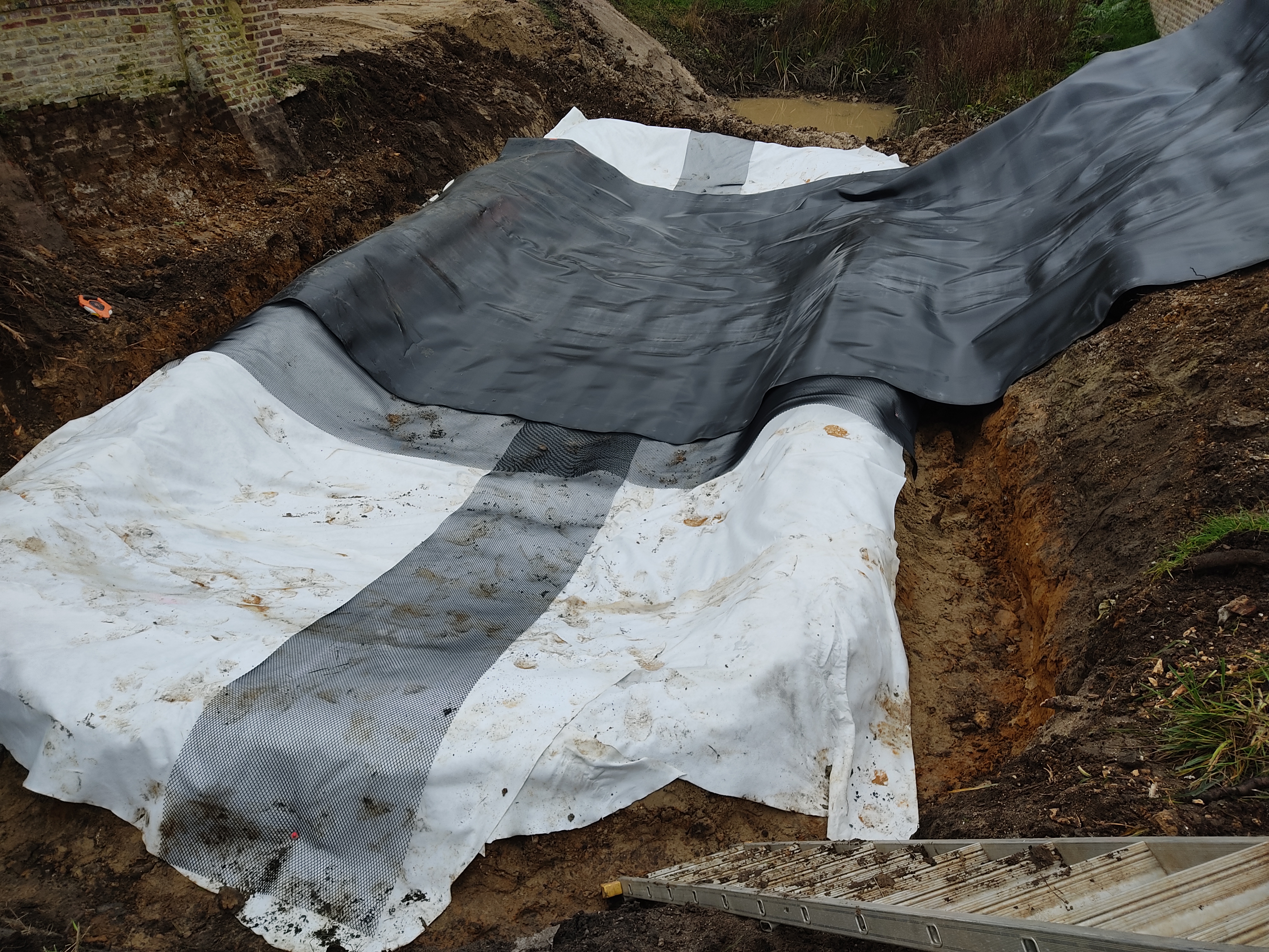 MARE ECOLOGIQUE DANS VILLAGE  DPT 80